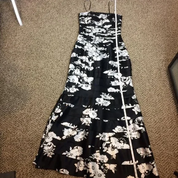 JS Collections Black and White Gown - Picture 5 of 9